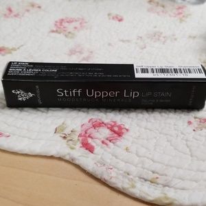 Younique stiff upper lip lipstain